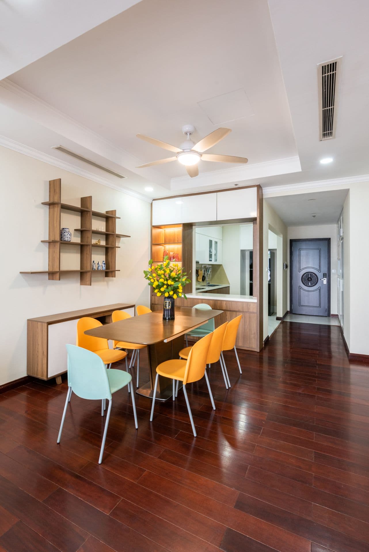 Cho thuê Homestay Royal City 2 Phòng Ngủ